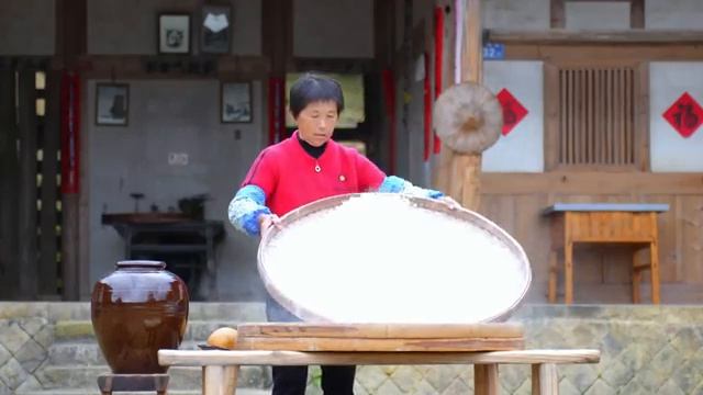 крахмал из тапиоки, стеклянная вермишель и мясное рагу