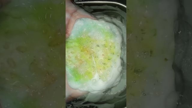 АСМР /видео/пенное выжимание губки/