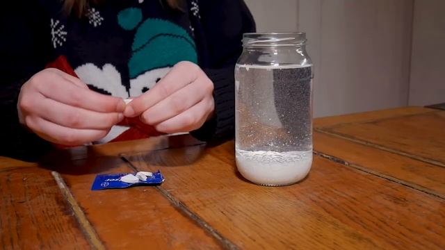 How to Make a Snow Storm in a Jar