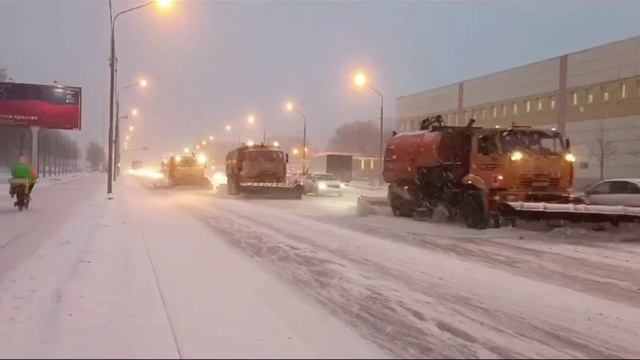 Тем временем Москву замело снегом🌨️