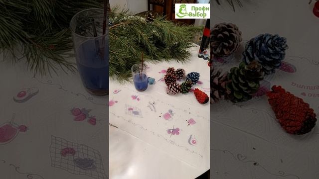 Украшаем дом ветками сосны и шишками