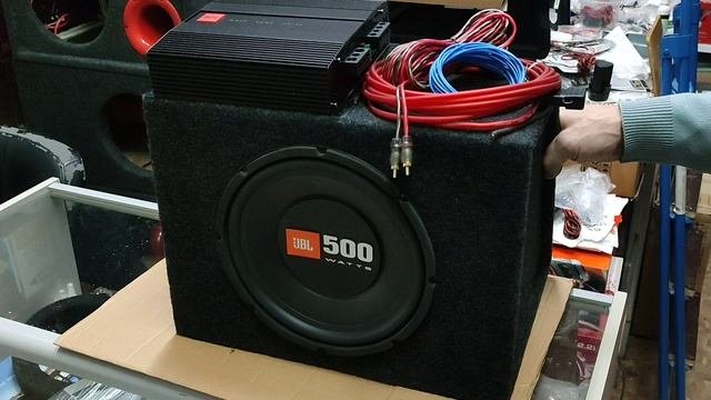 басовый комплект: оригинальный сабвуфер JBL + усилок+ кабель обзор-включение