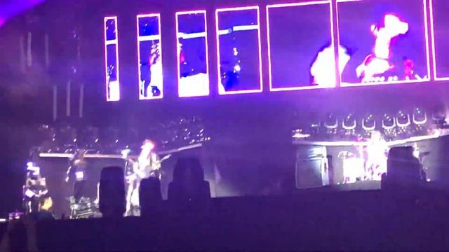 “ Pressure”, Muse Live at F1 Singapore Grand Prix 2019