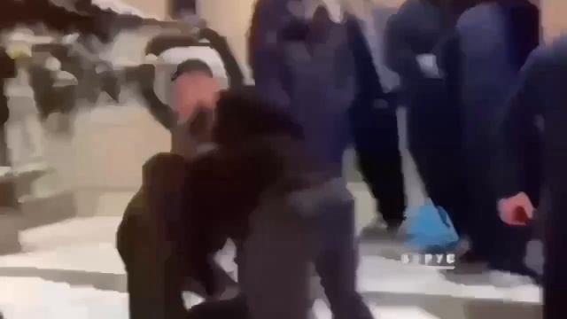 Толпе отмороженных таджиков не понравилось,что русский парень наклеил букву Z на свою машину