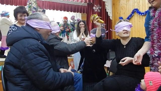 Одна из игр на маскараде