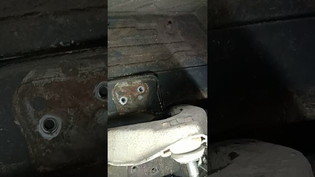 mitsubishi delica замена салентблоков и шаровой верхнего рычага