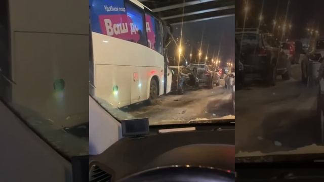 На Ленинградском шоссе между Солнечногорском и Зеленоградом массовое ДТП: столкнулись несколько авто