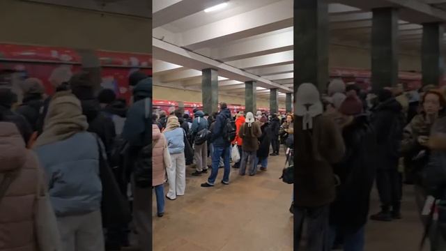 🚇Сбой произошел сегодня в метро, на станции Щёлковская не ходили поезда 15 минут🚇