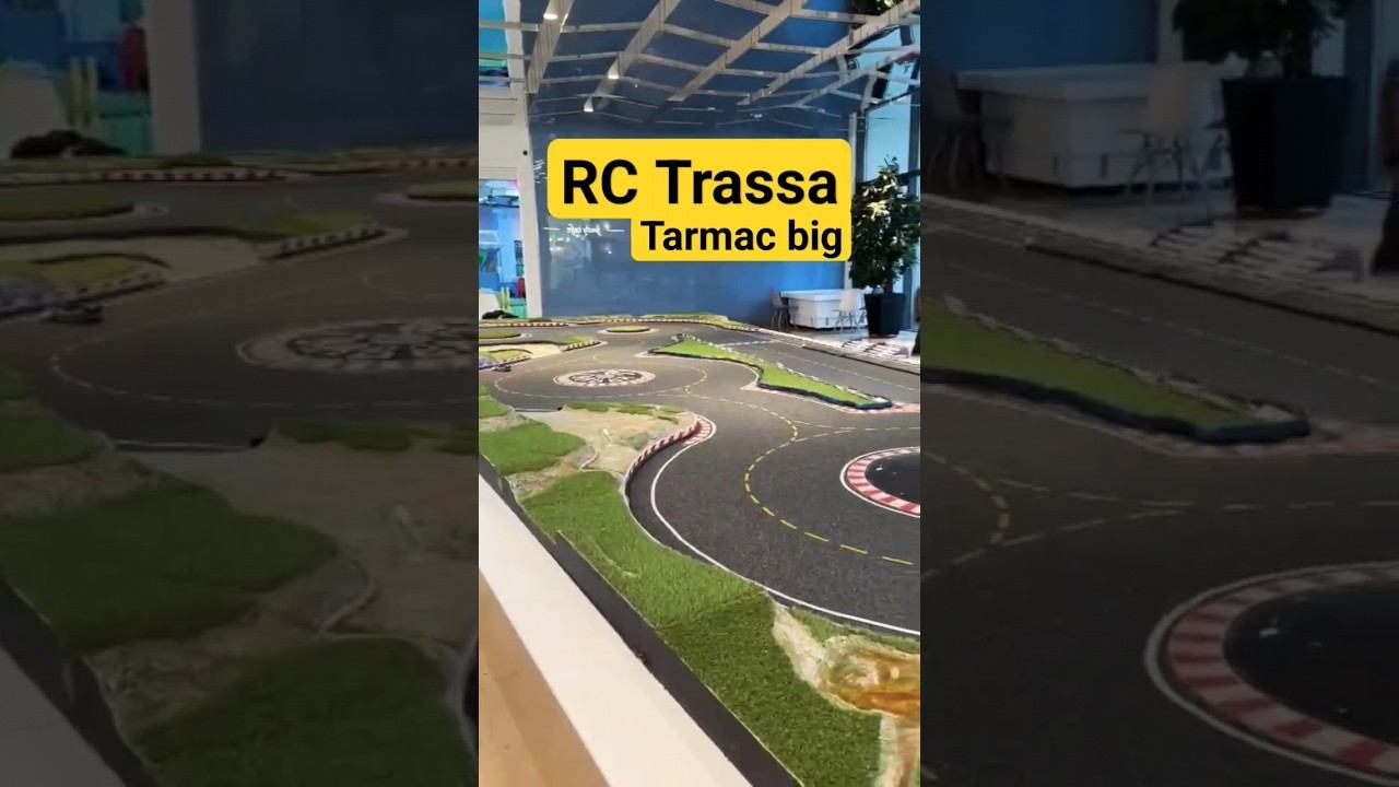 Большая трасса для машинок в торговом центре Tarmac big