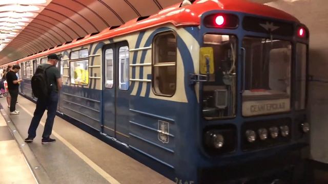 81-717/714.5М Перекраска Московский транспорт и 81-714.5М На станции Сретенский бульвар