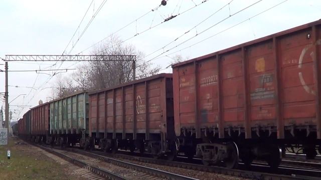 Электровоз ВЛ11-572 с грузовым поездом, съезжает на Фрязинскую ветку!