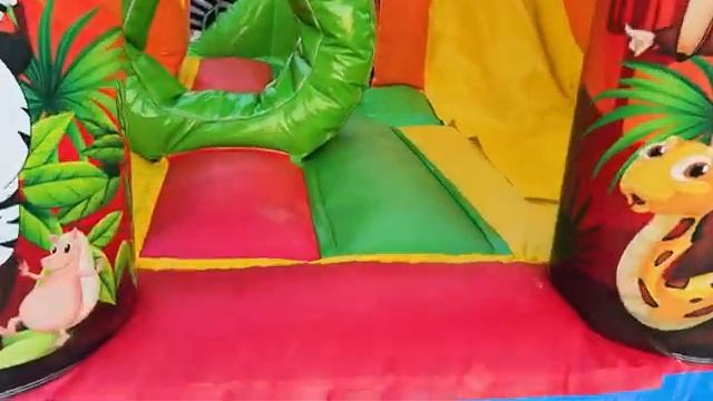 Коммерческий надувной батут «Попугайчики 2» с горкой, 5*4*2,8 м