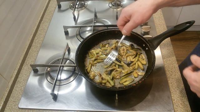 Простой, вкусный рецепт - салат с курицей, баклажаном и соусом "терияки" - неповторимое сочетание.