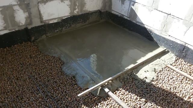 Заливка стяжки пола частного дома своими руками. Стяжка пола по грунту.