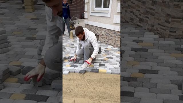 Укладка тротуарной плитки