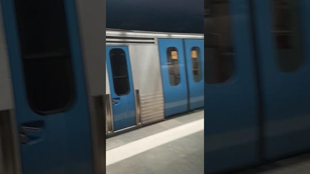 LISBON METRO ARRIVING AT RATO STATION (PORTUGAL)