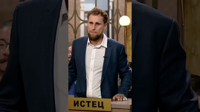 Стоят два дурака в суде