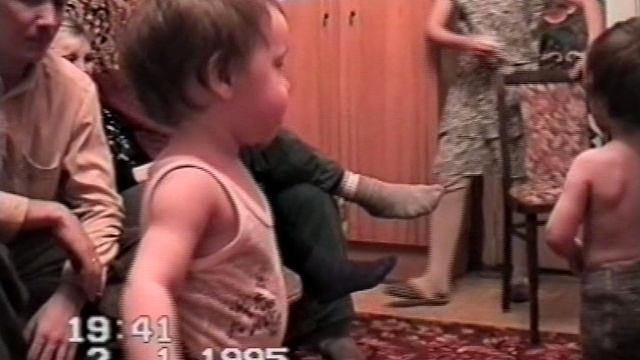1995.01.02 Нов 1995 год МЯСНИКОВЫ и ТРИШКИНЫ Бабушка НИНА 40-25