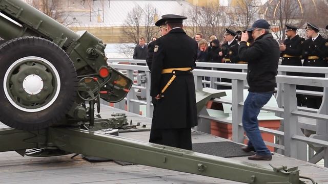 Полуденный залп в честь Адмиралтейского оркестра
