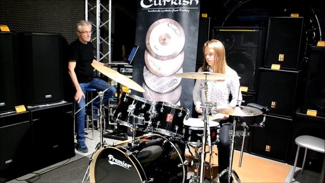 Виолетта Андреянова на конкурсе барабанщиков сети "Свет и Музыка"