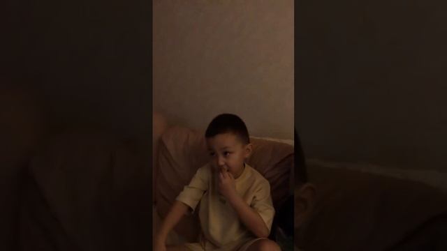 «Не пугайся! Этот дядя нашу планету создал. Он самый главный и хороший очень!»

Женщина из Горно-Алт