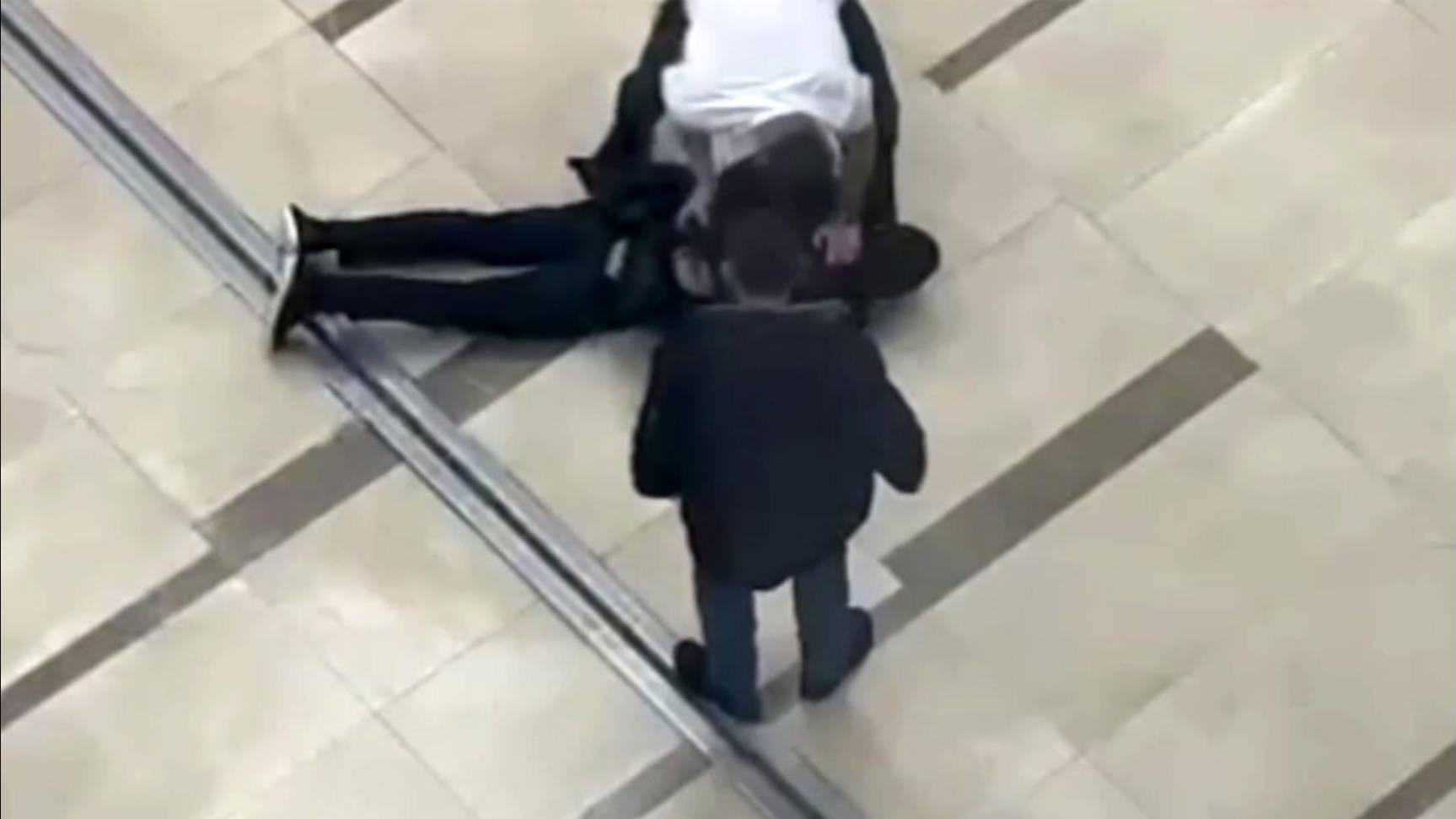 Полиция задержала мужчину, напавшего с ножом на пассажиров аэропорта Красноярска