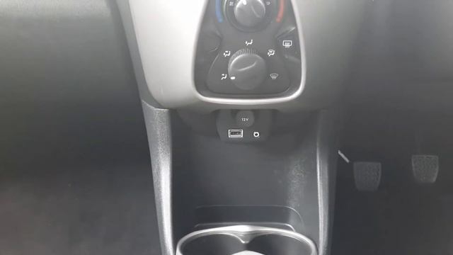 171KE545 - 2017 Toyota AYGO 1.0 VVT-i X-play 11,395