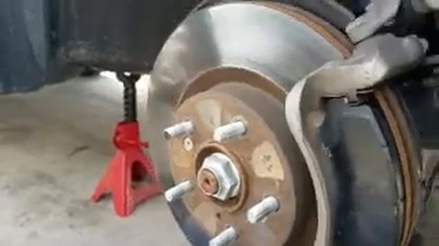 2012 Honda CRV LX Rear Brake-pad replacement