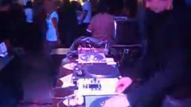 How to be a DJ (как стать ди джеем)