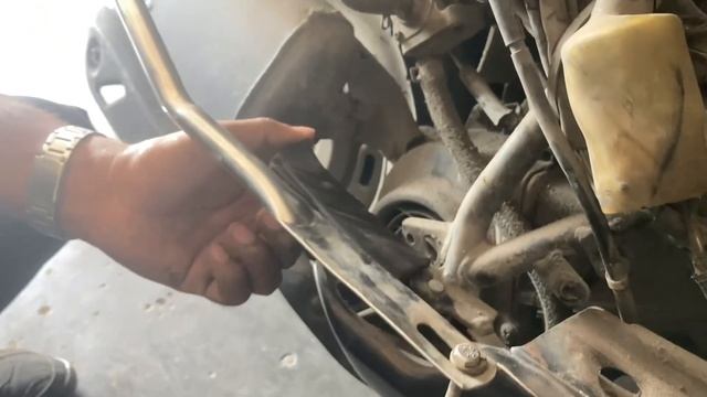 Activa Footrest Replace / Change Kaise karey Easy tips Repair