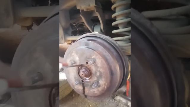 Paano magtanggal ng drum brake ng sasakyan? in 3minutes