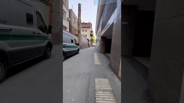 3, 4, 5 подъезд, пешком.