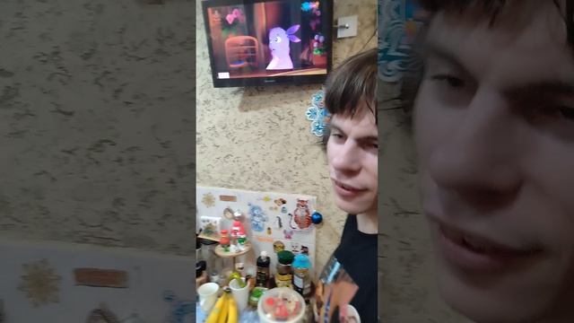 Я смотрю новогодние Лунтик