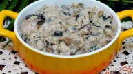 Грибной соус с куриным мясом, сыром моцарелла и сметаной