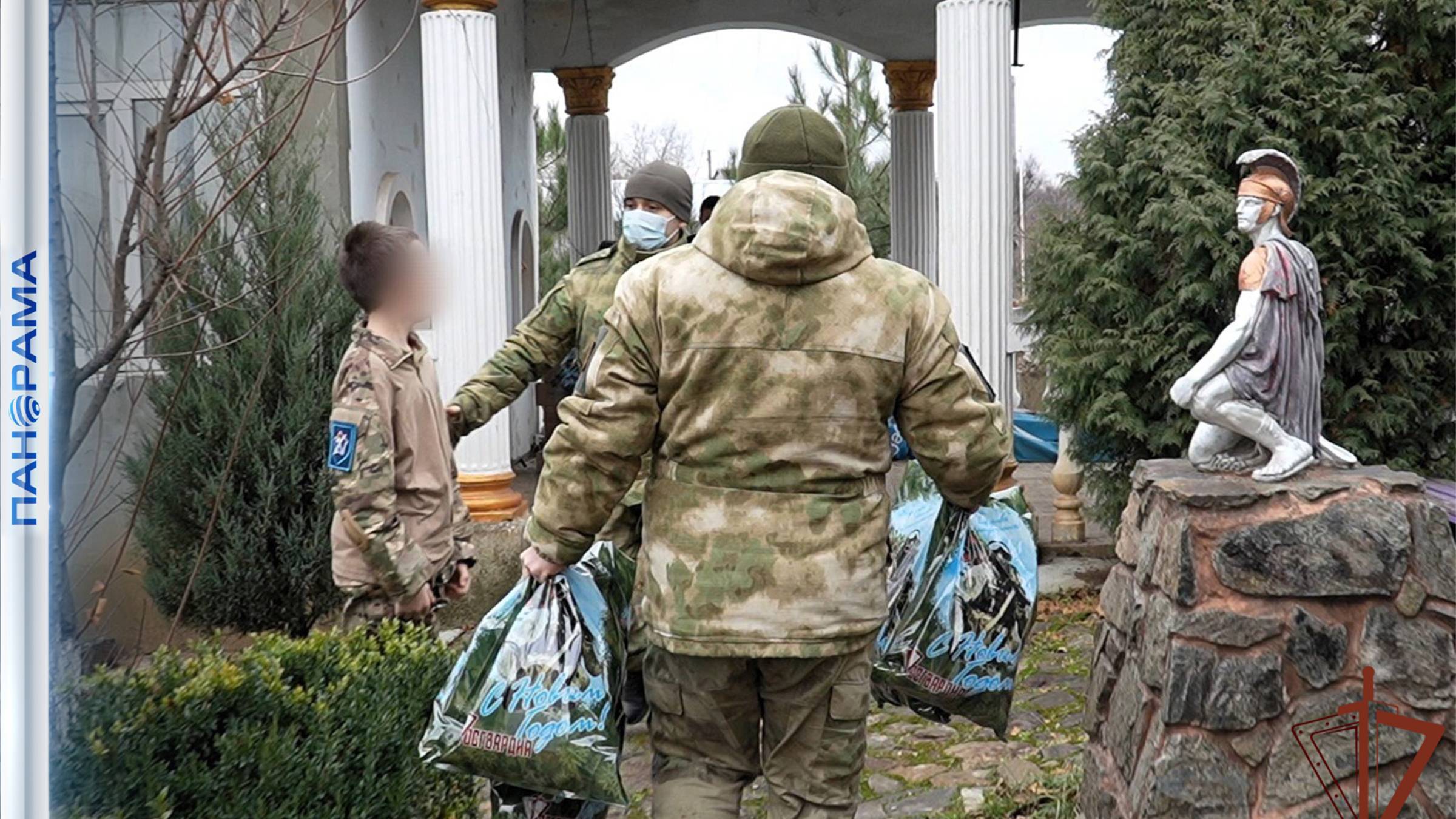 🧸 Росгвардейцы поздравили детей Мариуполя с наступившим Новым годом