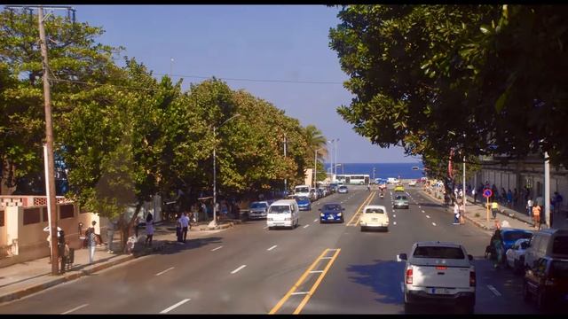 Taking the Habana Bus Tour