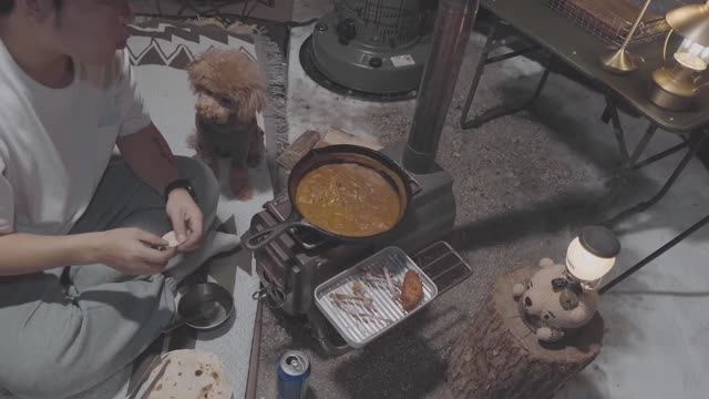 RUICAMP Поход на снегоходе с собакой в теплой палатке.
