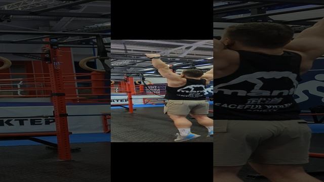 Дипрессия лопаток на турнике #fitness #спорт #crosfit #sports #подтягивания #разминка