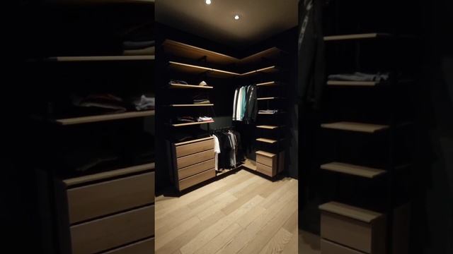 Собрали очень стильную Гардеробную систему в стиле ХайТек