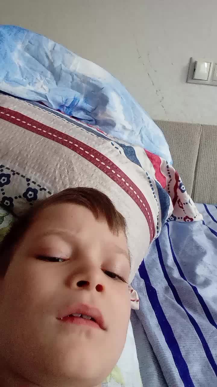 нож