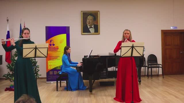 Трио: Миннекаева Диана(флейта), Лютикова Татьяна(гобой), Антакова Мария(фортепиано)