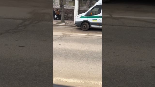 В Днепропетровске женщины отбили мужика от ТЦКшников.