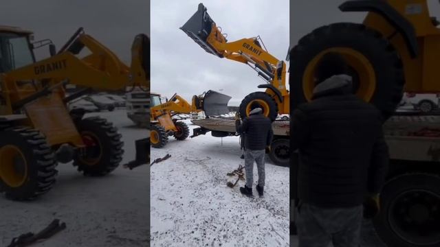 Фронтальный погрузчик отправляется покорять Оренбург.