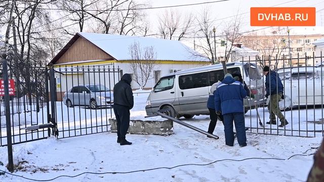 Проезда к домам лишились тысячи хабаровчан из-за соседского забора