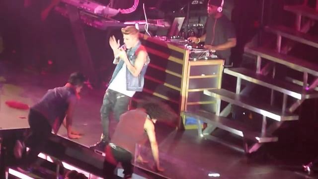 Justin Bieber - Die In Your Arms - live Manchester 22 february 2013 - HD