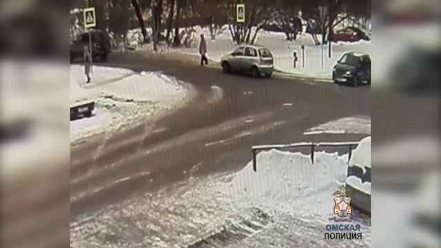 Пенсионер сбил девушку на пешеходном переходе в Омске