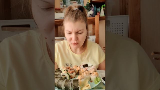 МУКБАНГ. РОЛЛЫ