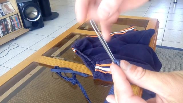 Como colocar cordón a pantalon corto o buzo deportivo.