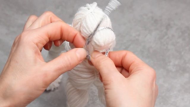 A tutorial on how to make a horse toy out of yarn and wire with your own hands!