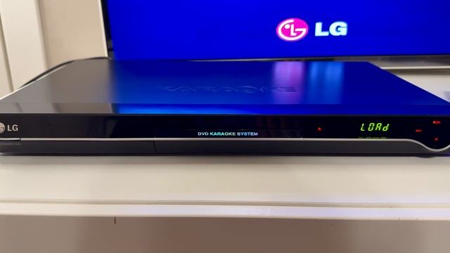 DVD плеер с караоке LG